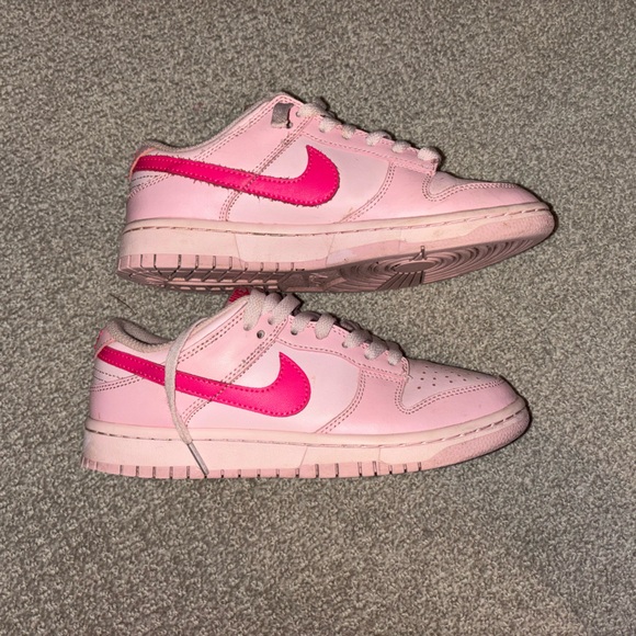 Nike Shoes - Nike Dunks